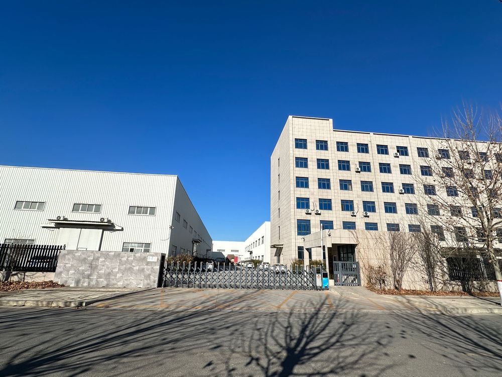 Foto del exterior de la fábrica de Doux Biotech 2