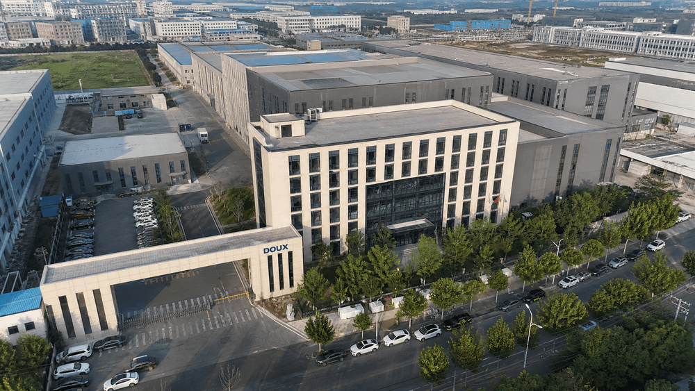 Foto del exterior de la fábrica de Doux Biotech 3